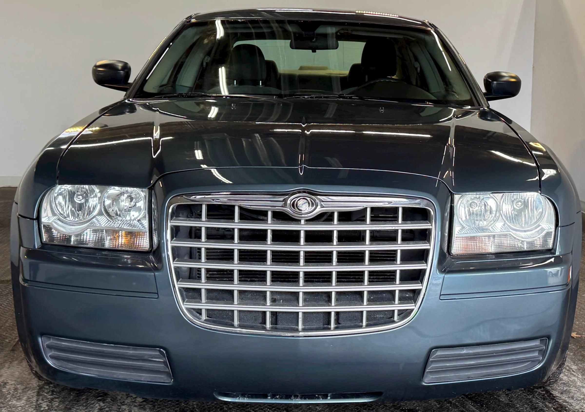 Used 2005 Chrysler 300 RWD image 3