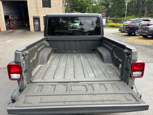Used 2023 Jeep Gladiator Mojave AWD/4WD image 13