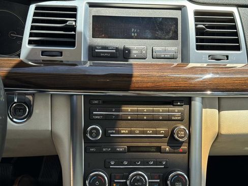 Used 2011 Lincoln MKS FWD image 26