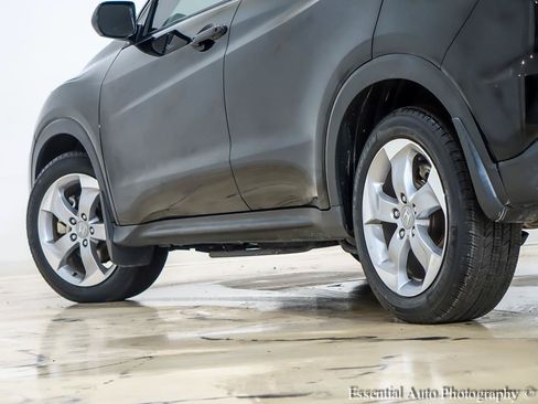 Used 2022 Honda HR-V LX image 11