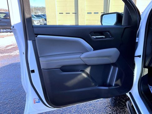 Used 2024 Chevrolet Colorado ZR2 w/ Technology Package image 10