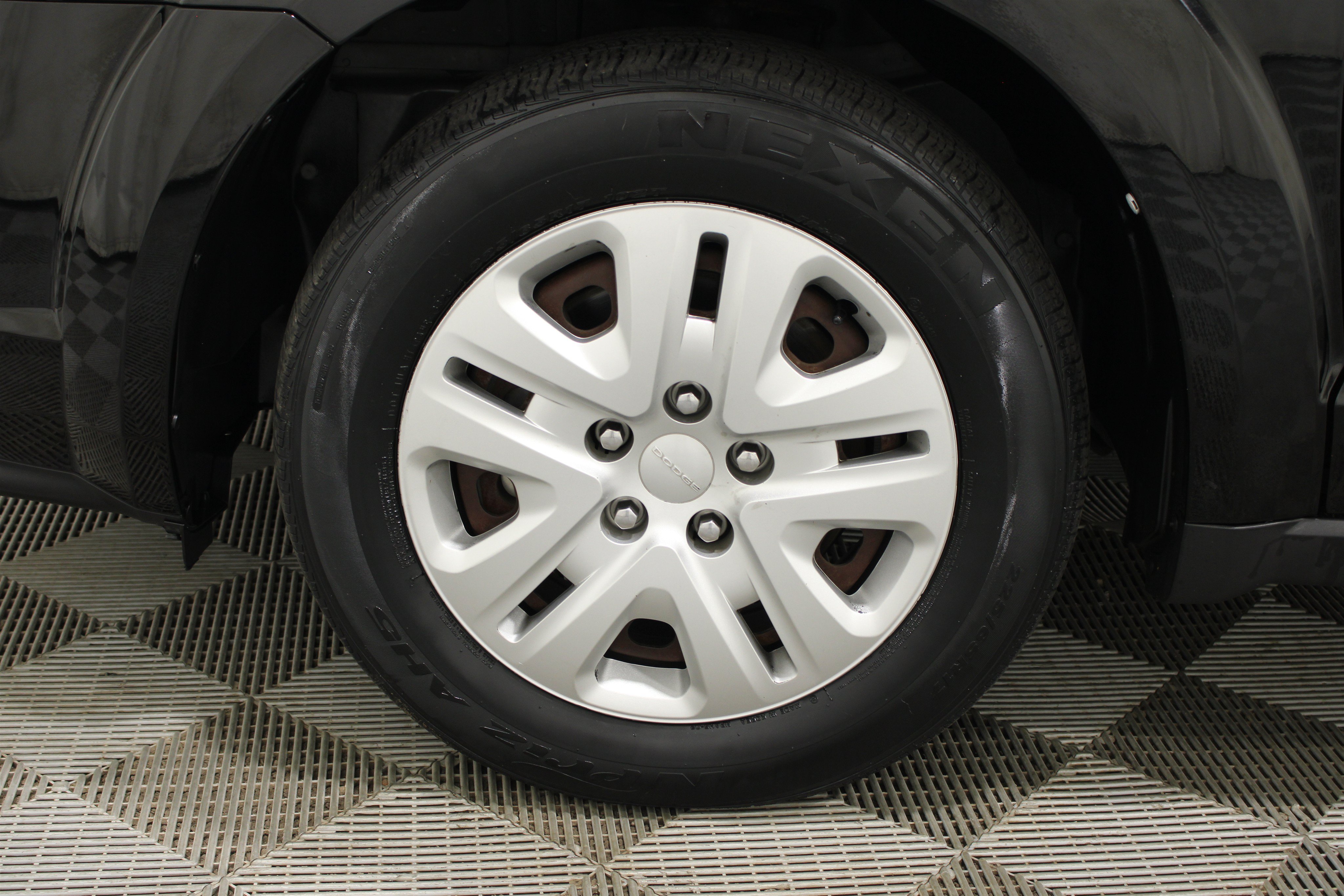 Used 2019 Dodge Journey SE FWD image 30