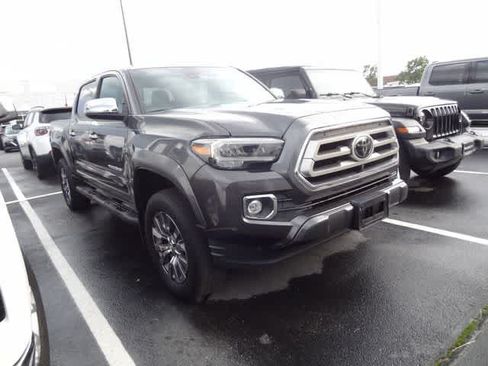Used 2021 Toyota Tacoma Limited AWD/4WD image 3
