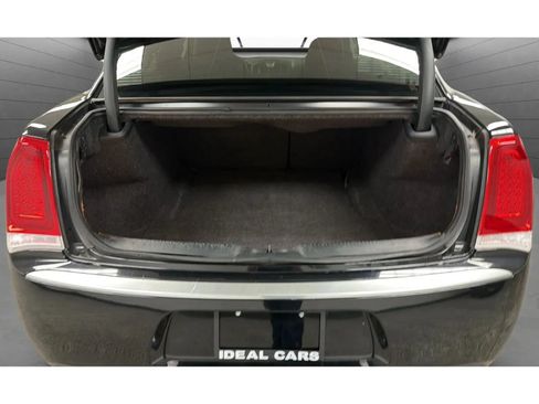 Used 2018 Chrysler 300 Touring w/ Chrome Appearance Package RWD image 18