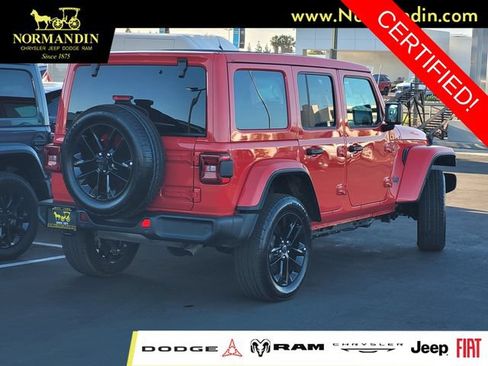 Used 2025 Jeep Wrangler Unlimited Sahara w/ Safety Group AWD/4WD image 4