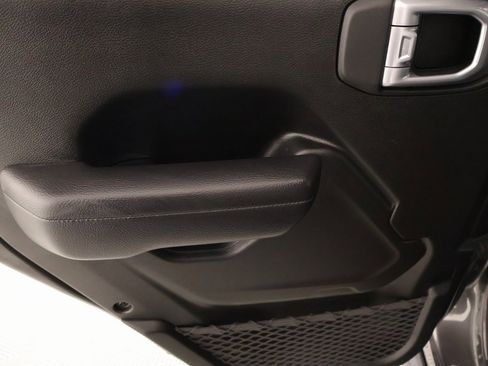 Used 2024 Jeep Wrangler Unlimited Rubicon w/ Technology Group image 17