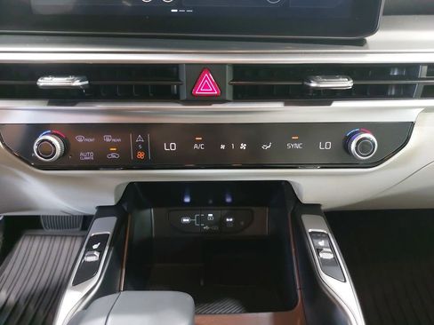 Used 2025 Kia Sorento S FWD image 41