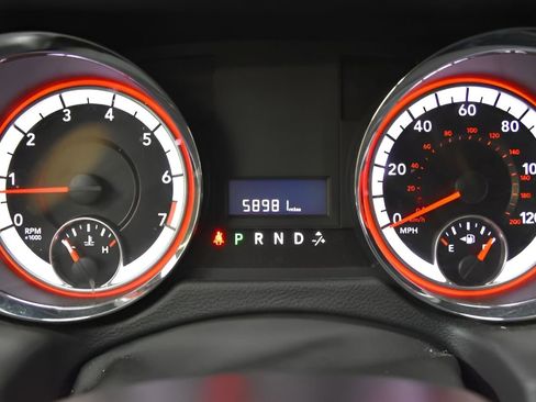 Used 2018 Dodge Grand Caravan SE w/ UConnect Hands-Free Group image 20