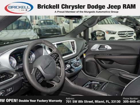 New 2026 Chrysler Pacifica Limited FWD image 15