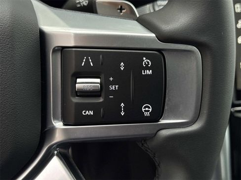 Used 2025 Land Rover Discovery Dynamic SE image 29