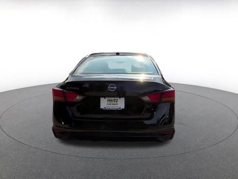 Used 2025 Nissan Altima 2.5 SV FWD image 12