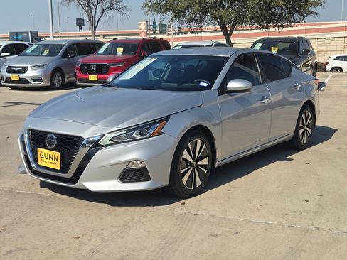 Used 2022 Nissan Altima 2.5 SV image 3