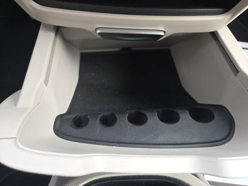 Used 2023 Chrysler Pacifica Touring-L image 39