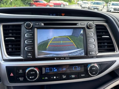 Used 2018 Toyota Highlander Limited AWD/4WD image 27