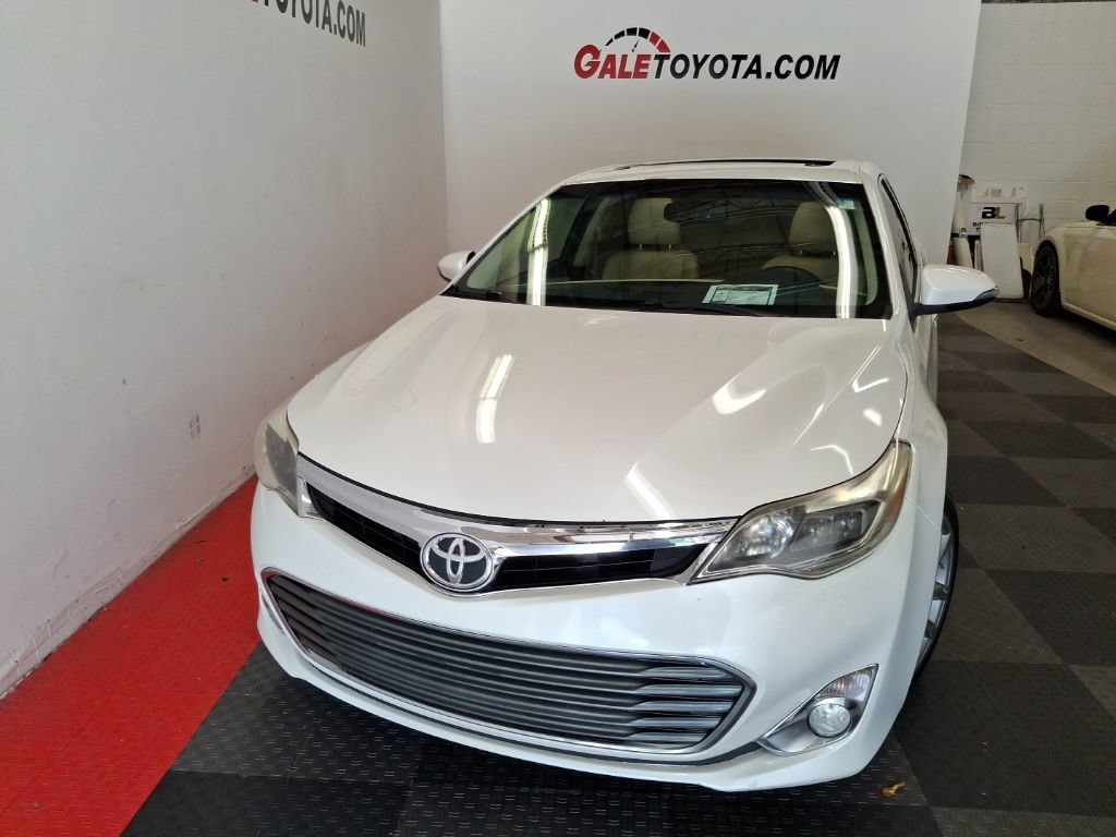 Used 2015 Toyota Avalon XLE Touring FWD image 3