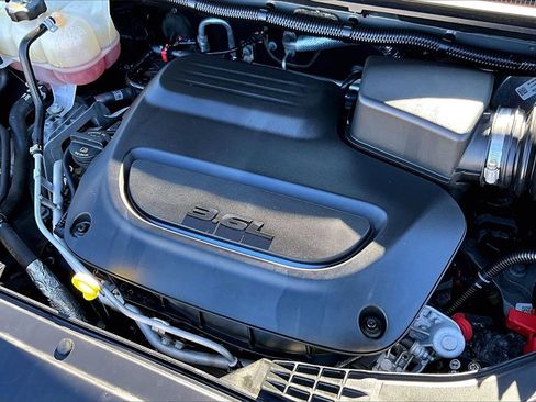 Used 2022 Chrysler Pacifica Touring-L image 35