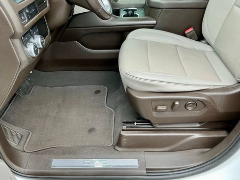 Used 2023 GMC Yukon SLT AWD/4WD image 40