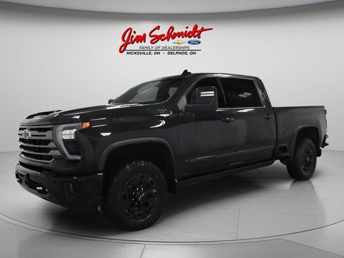 Used 2024 Chevrolet Silverado 2500 High Country w/ High Country Premium Package image 2