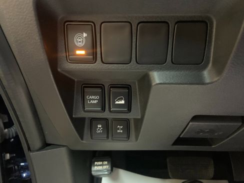 Used 2022 Nissan Frontier PRO-4X w/ Technology Package image 23