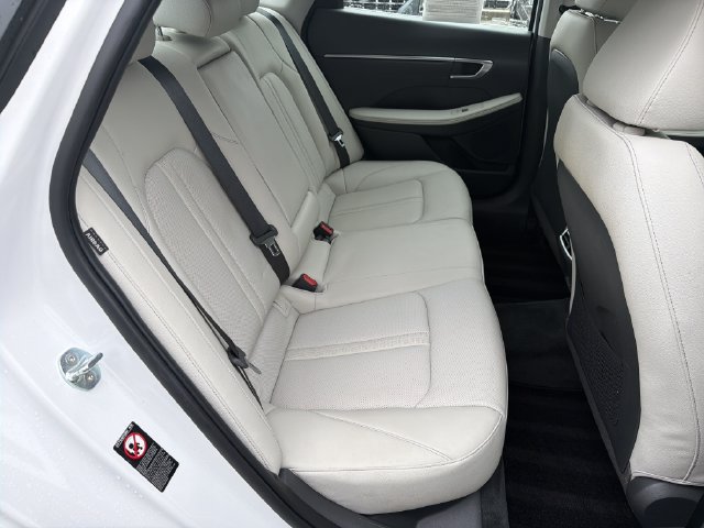 Certified 2022 Hyundai Sonata Limited w/ Preferred Accessory Package FWD image 18