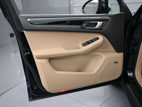 Certified 2026 Porsche Macan AWD/4WD image 15