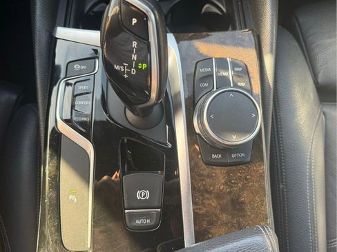 Used 2018 BMW 530i xDrive image 31