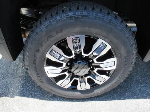 New 2026 GMC Sierra 2500 Denali w/ Denali Reserve Package AWD/4WD image 11