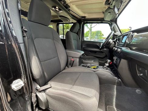 Used 2019 Jeep Wrangler Unlimited Sahara AWD/4WD image 24