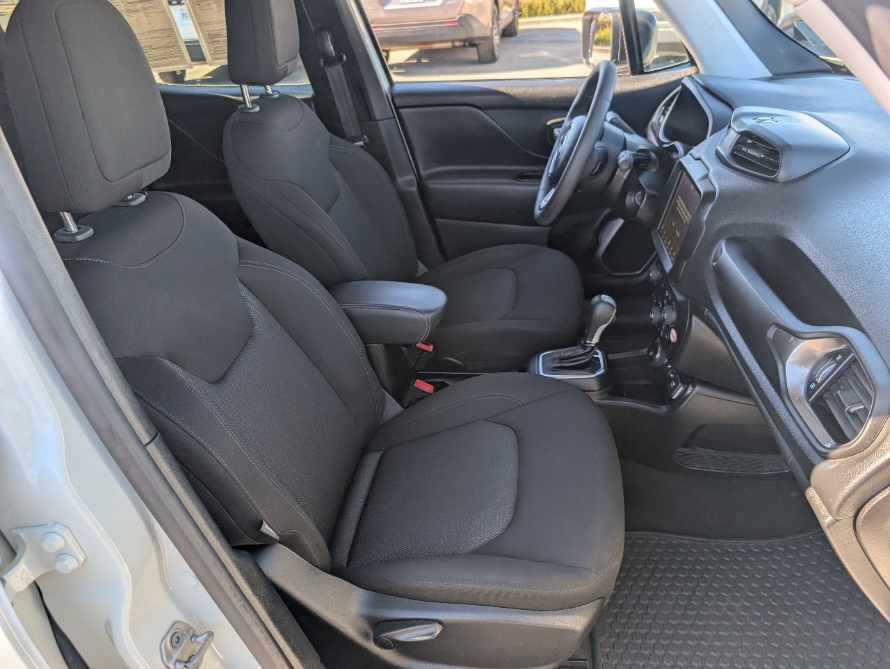 Used 2023 Jeep Renegade Latitude AWD/4WD image 7