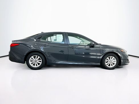 Used 2025 Toyota Camry LE image 10
