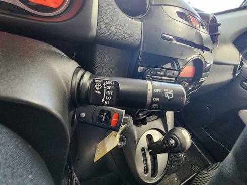 Used 2011 MAZDA MAZDA2 Touring FWD image 37