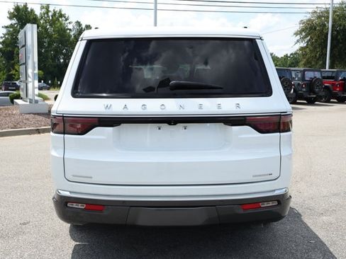 Used 2022 Jeep Wagoneer Series III AWD/4WD image 7