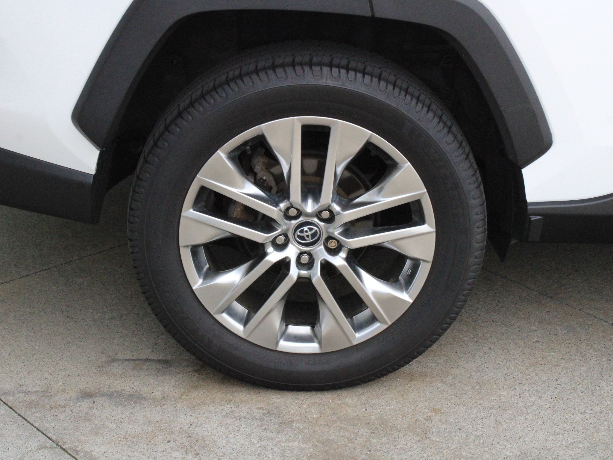 Used 2020 Toyota RAV4 XLE Premium AWD/4WD image 36