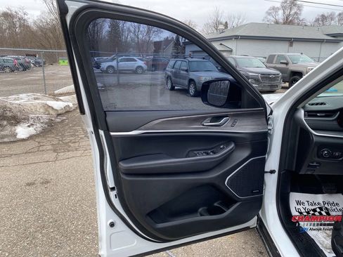 Used 2021 Jeep Grand Cherokee L Limited image 15