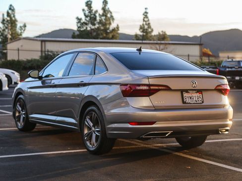 Used 2021 Volkswagen Jetta R-Line image 5