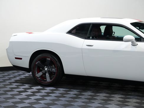 Used 2014 Dodge Challenger SXT RWD image 14