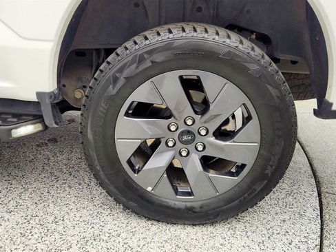 Used 2022 Ford F150 Lightning Lariat image 9