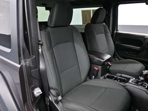 Used 2019 Jeep Wrangler Sport image 12