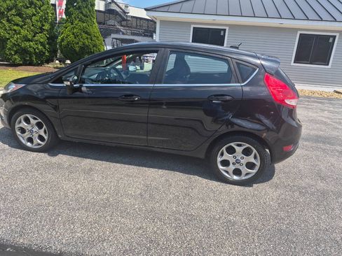 Used 2013 Ford Fiesta Titanium FWD image 5