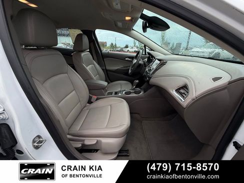 Used 2017 Chevrolet Cruze Premier w/ Enhanced Convenience Package FWD image 31