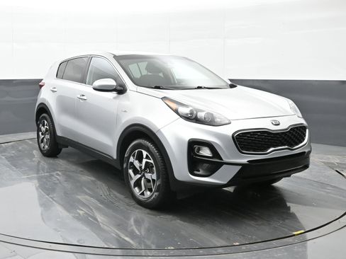 Used 2020 Kia Sportage LX image 2