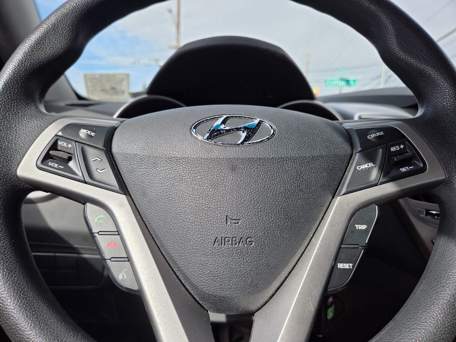 Used 2016 Hyundai Veloster FWD image 13