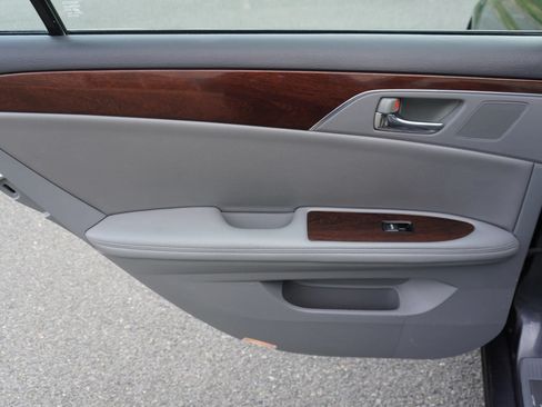 Used 2010 Toyota Avalon XLS FWD image 23