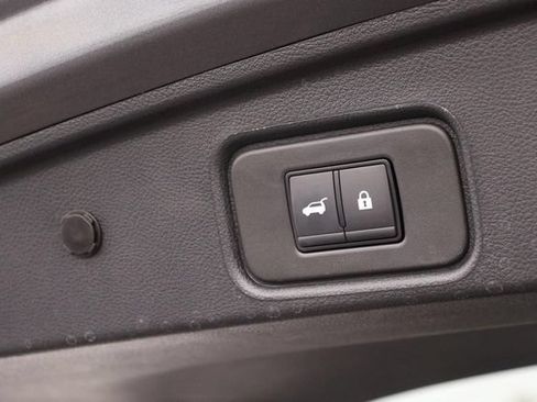 Certified 2025 Nissan Pathfinder SV w/ SV Premium Package FWD image 8