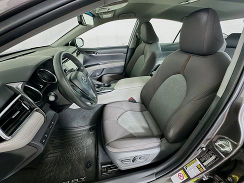 Used 2018 Toyota Camry LE w/ Convenience Package image 13