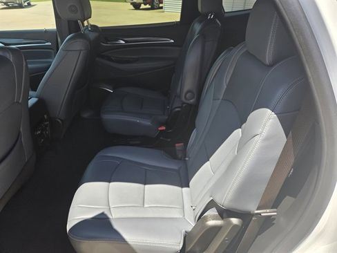 Used 2024 Buick Enclave Premium image 6