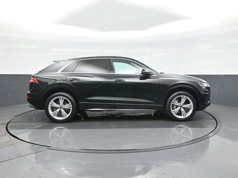 Used 2023 Audi Q8 Premium image 8