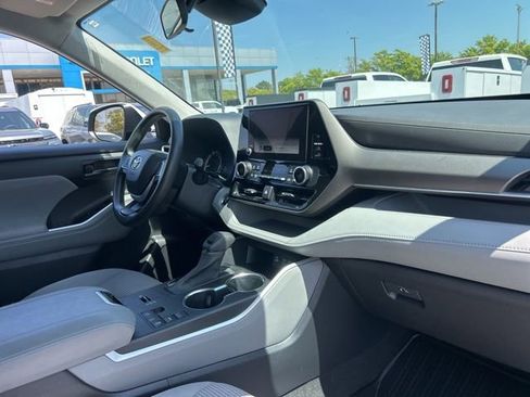 Used 2023 Toyota Highlander L image 34