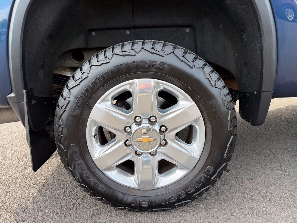 Used 2022 Chevrolet Silverado 2500 LTZ AWD/4WD image 9