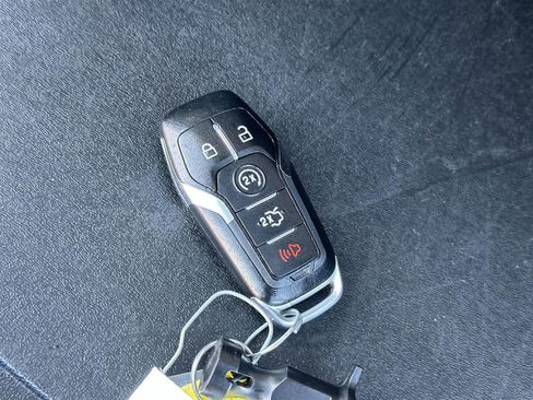 Used 2016 Ford Edge Titanium w/ Technology Package image 21